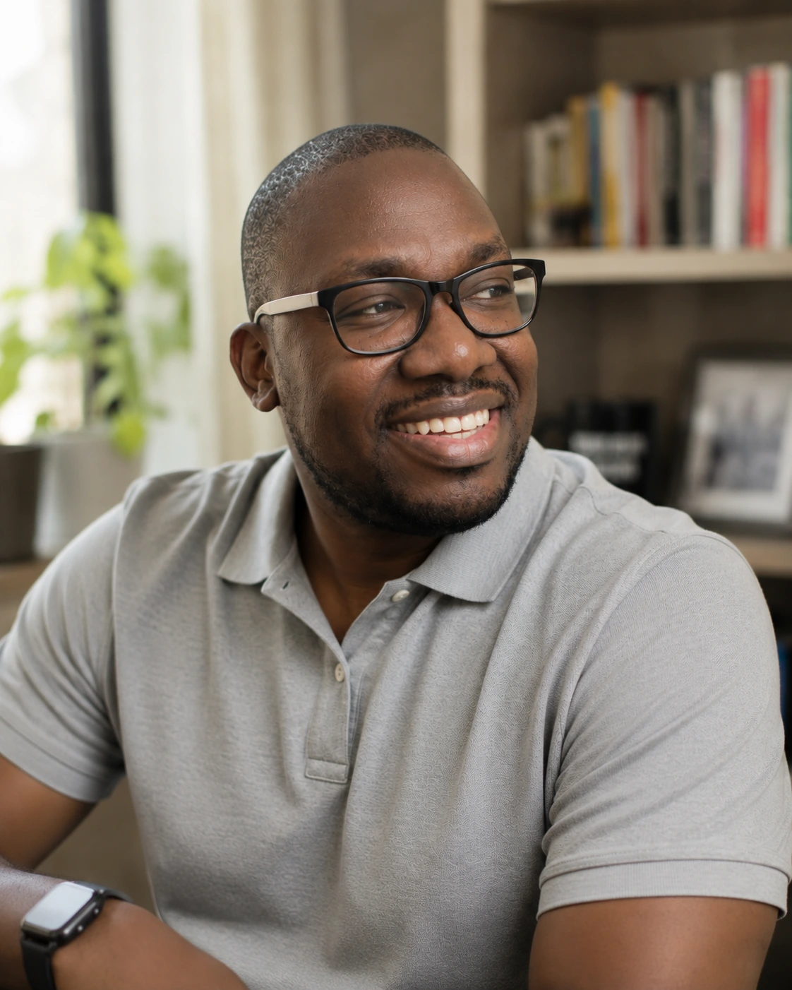 Teejaye Deloach smiling in a library setting